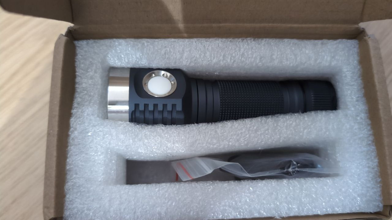 Emisar D1 B35AM 3000k white switch 1000lm