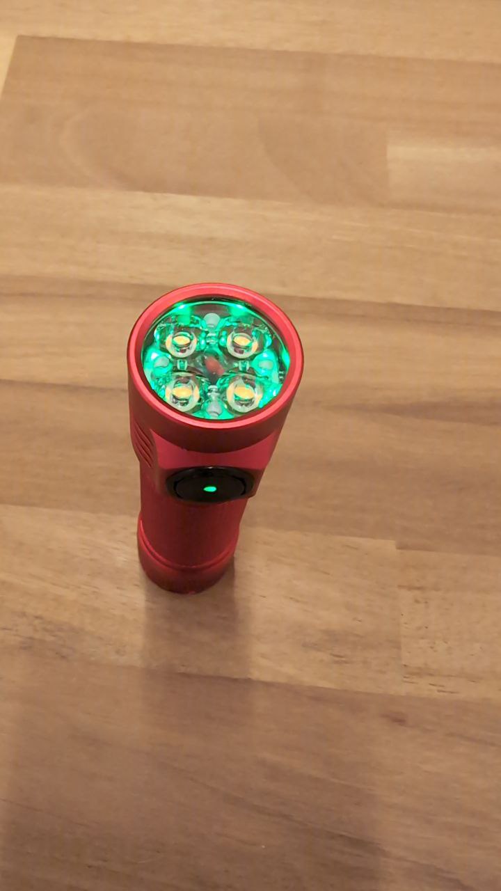 Emisar D4K 1*21700 RED 519a 4000k Lume X1