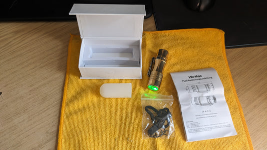 Wurkkos TS10 brass 4000k green aux with battery, clip and glow in the dark diffuser included