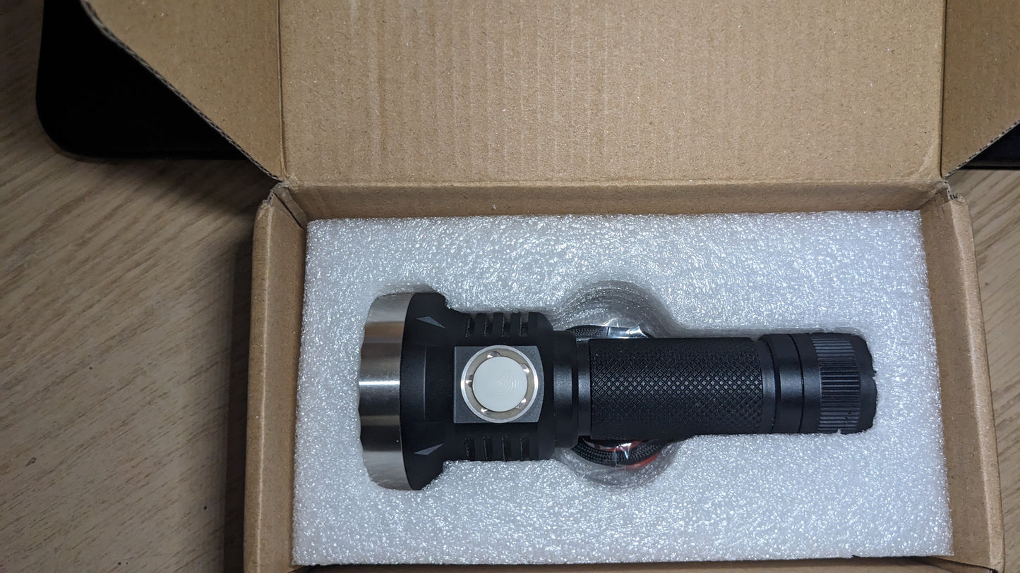 Noctigon K9.3 black 9x219b 4500k 3x red 21700 battery included Red switch and RGB aux leds.